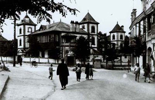 风雨大马路——大马路东端.jpg