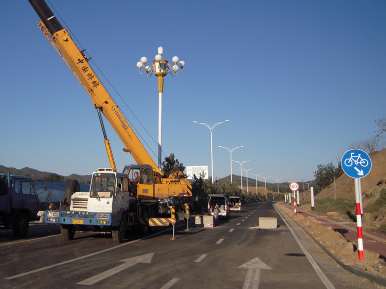 滨河路与青年南路交汇处.jpg