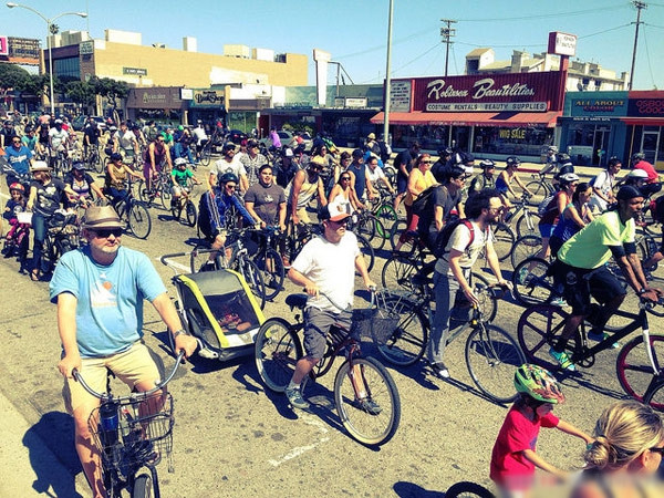 2013CICLAVIA活动现场_副本.jpg