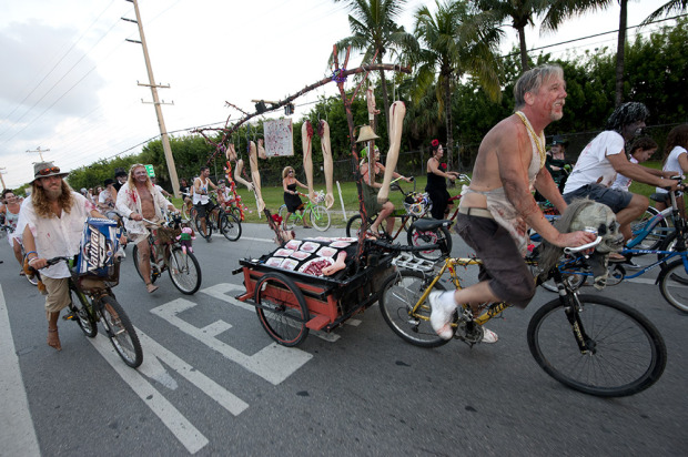 5.美国僵尸骑行 Zombie Bike Ride.jpg