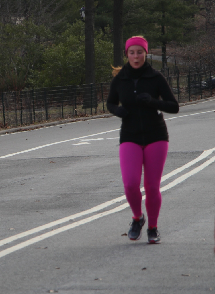 1.星期天（1月19日）在纽约中央公园里，看到了许多跑步或骑自行车的人们，他们不畏严.jpg