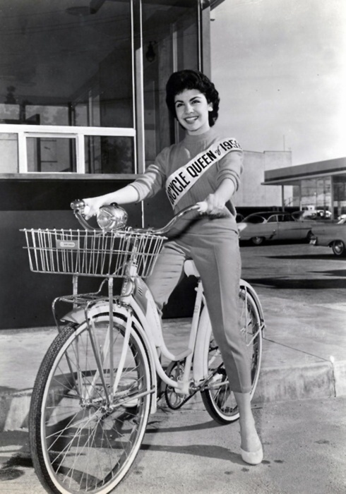 7.吕秀莲尼切洛(Annette Funicello) 1958年的自行车女王.jpg