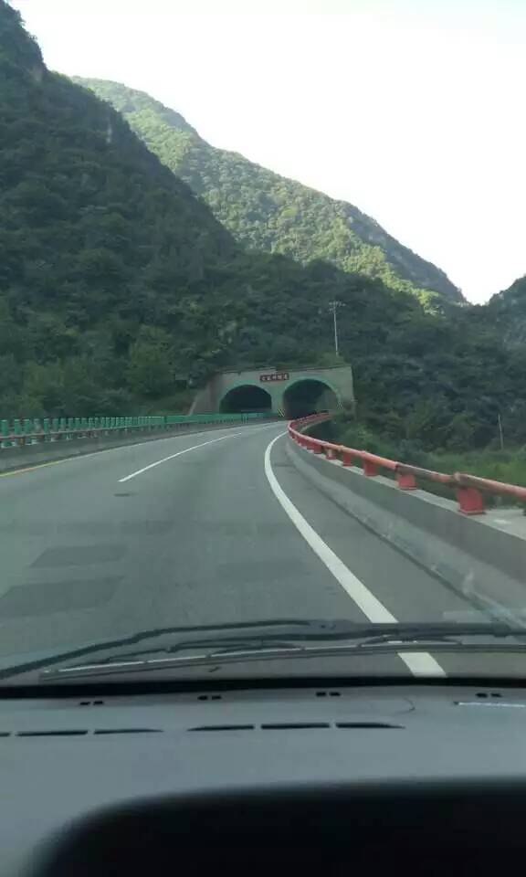 秦岭隧道.jpg