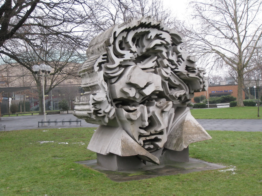 贝多芬雕像背面-1.jpg