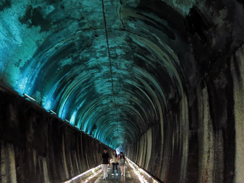 00.位于台湾苗栗的功维叙隧道已有113年历史，是台湾唯一的“城墙式隧道”。隧道保存完.jpg