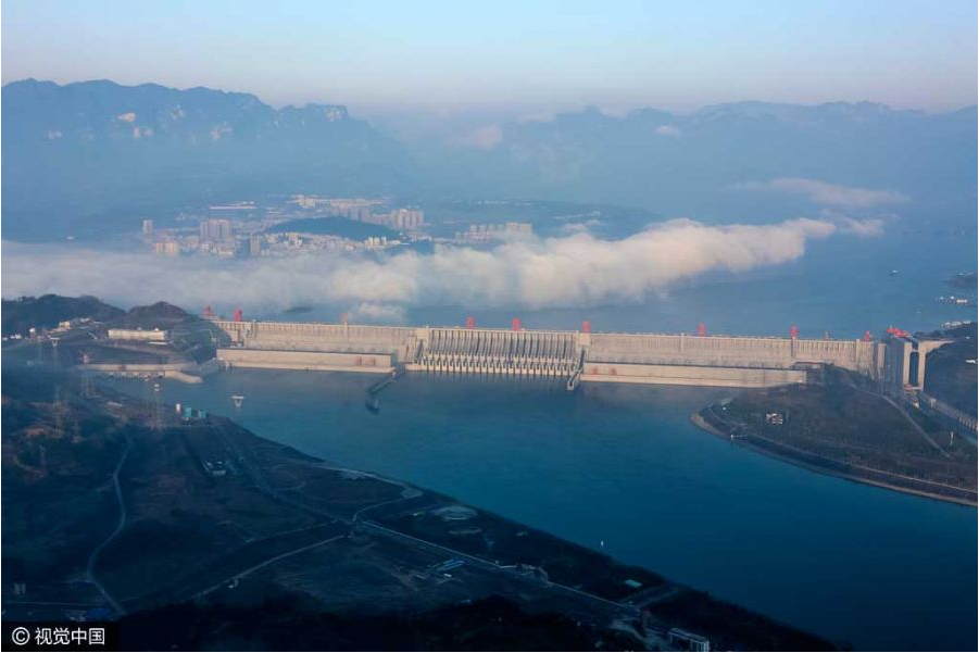 2016年12月22日，湖北宜昌，长江三峡地区迎来晴好天气，空气质量良好。当天清晨，三峡.png