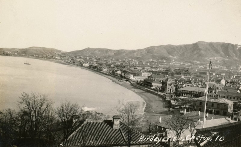 海岸路1931年风光，旗杆下为天主教方济各会学校