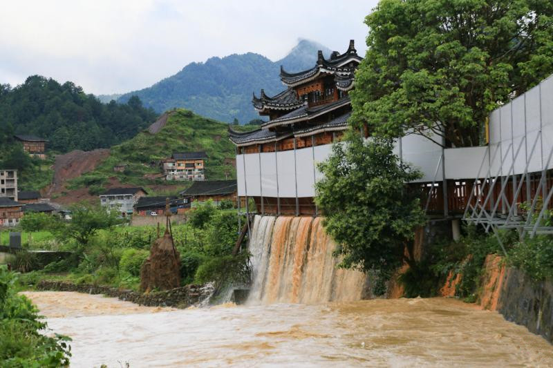 00.6月5日凌晨3时至6时，贵州省雷山县遭受暴雨袭击，造成县城部分街道及丹江、大塘等.jpg