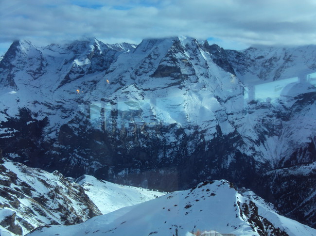 观景台及旋转餐厅内所拍四周雪山 (91)_调整大小.JPG