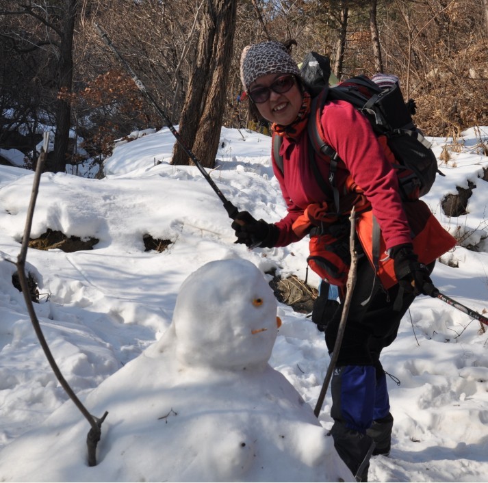 美女雪人合影.jpg