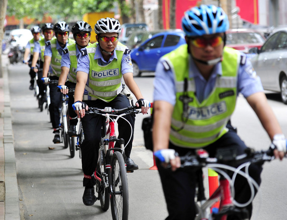 6月25日，济南，“自行车骑警队”正式亮相，上路执勤。.jpg