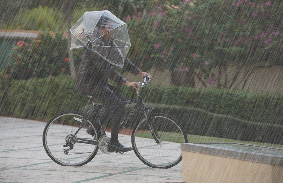 新型骑行雨伞Nubrella 1.jpg