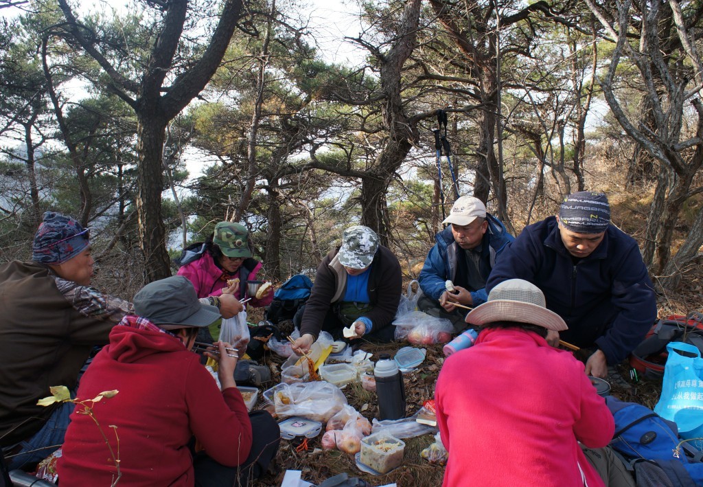 埋头逮饭.jpg