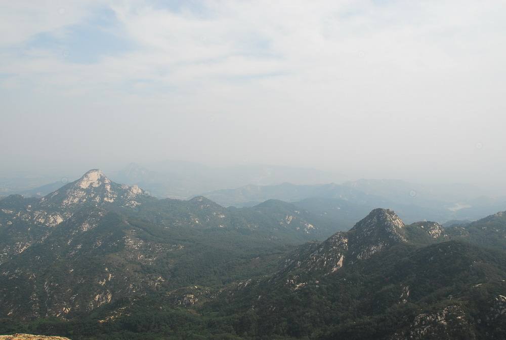 北峰顶远眺.jpg