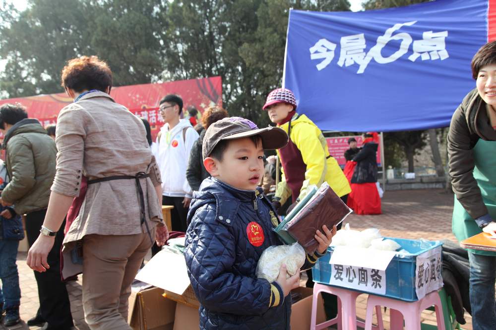 爱心义卖花絮 038.jpg